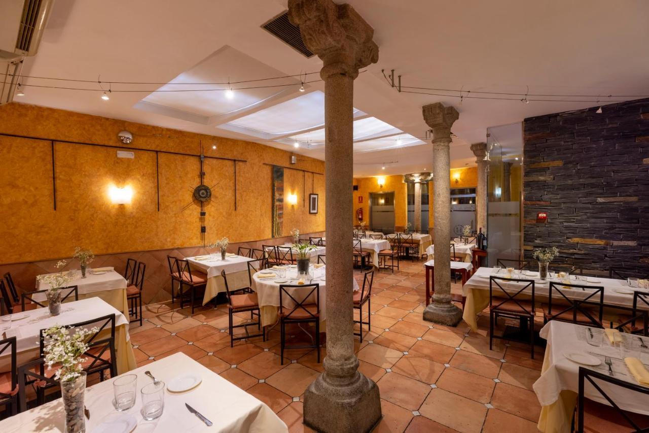 Hostal Restaurante Puerta Del Alcazar Ávila Exteriör bild