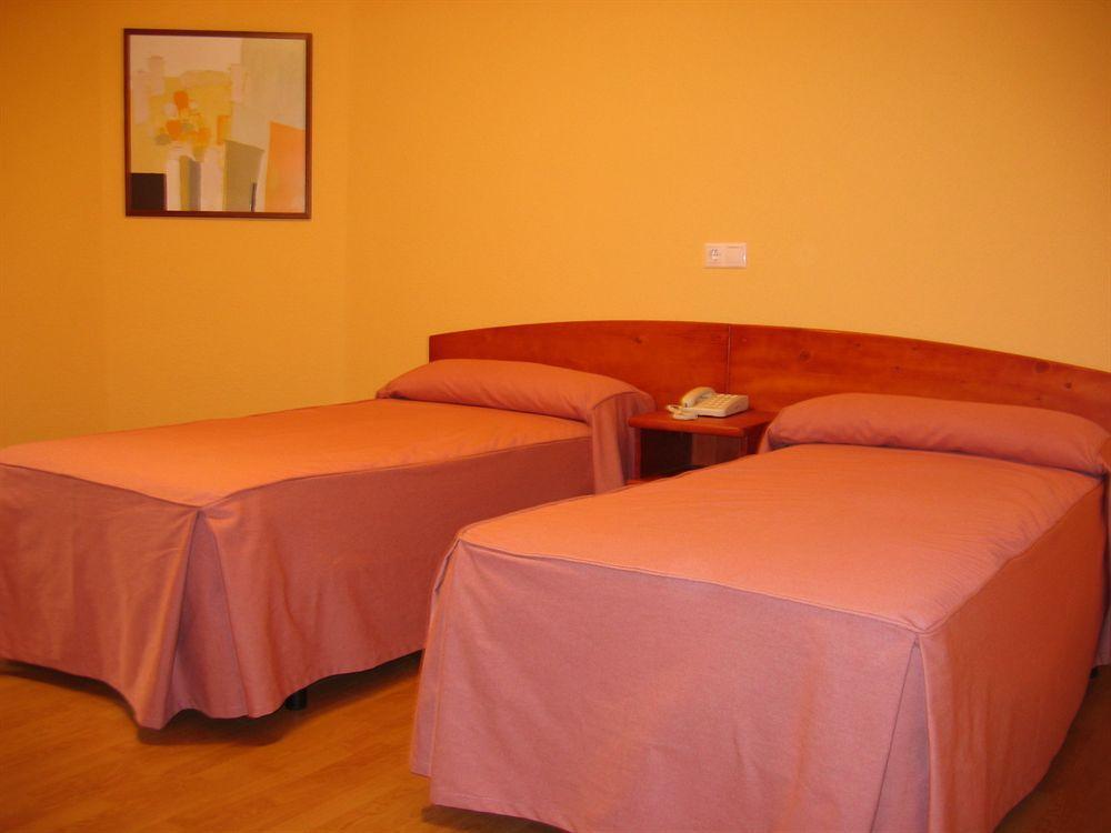 Hostal Restaurante Puerta Del Alcazar Ávila Exteriör bild