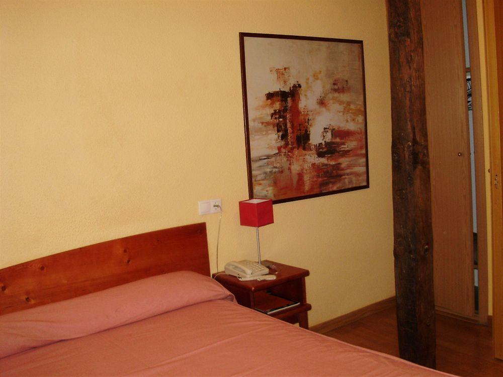 Hostal Restaurante Puerta Del Alcazar Ávila Exteriör bild
